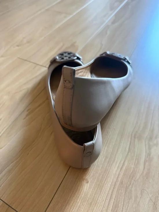 Tory Burch Light Gray Logo Ballet Flats - Picture 3 of 4